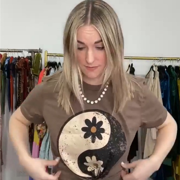 Vada Winter Yin Yang Tee - Picture 2 of 7